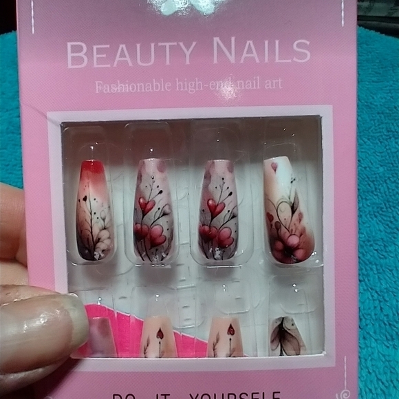 Press on nails red white heart flower floral set - Picture 2 of 2